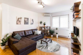 Modern Living Apts - Botanica - PRIVATE PARKING